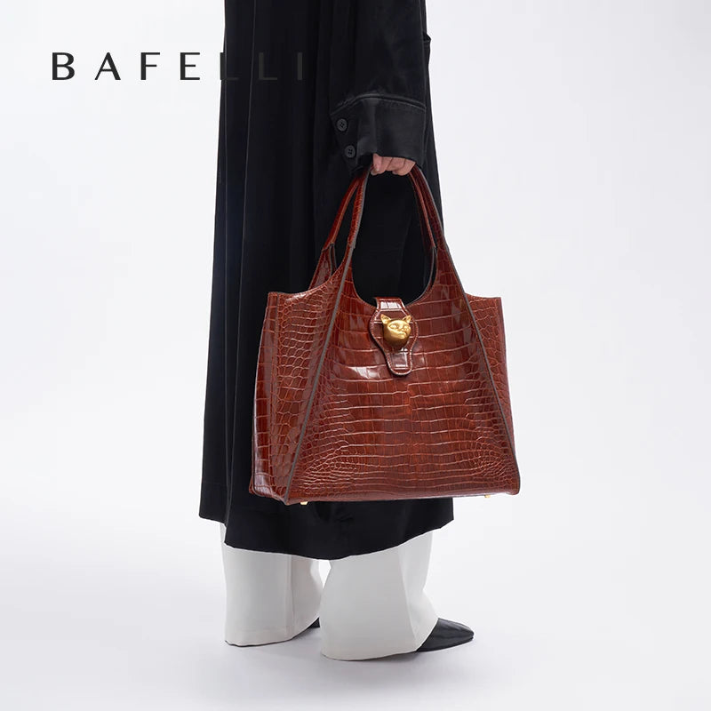 New 2026 Light Luxury Crocodile Pattern Genuine Leather Women's Messenger Bag Commuter Versatile Large Capacity Handbag