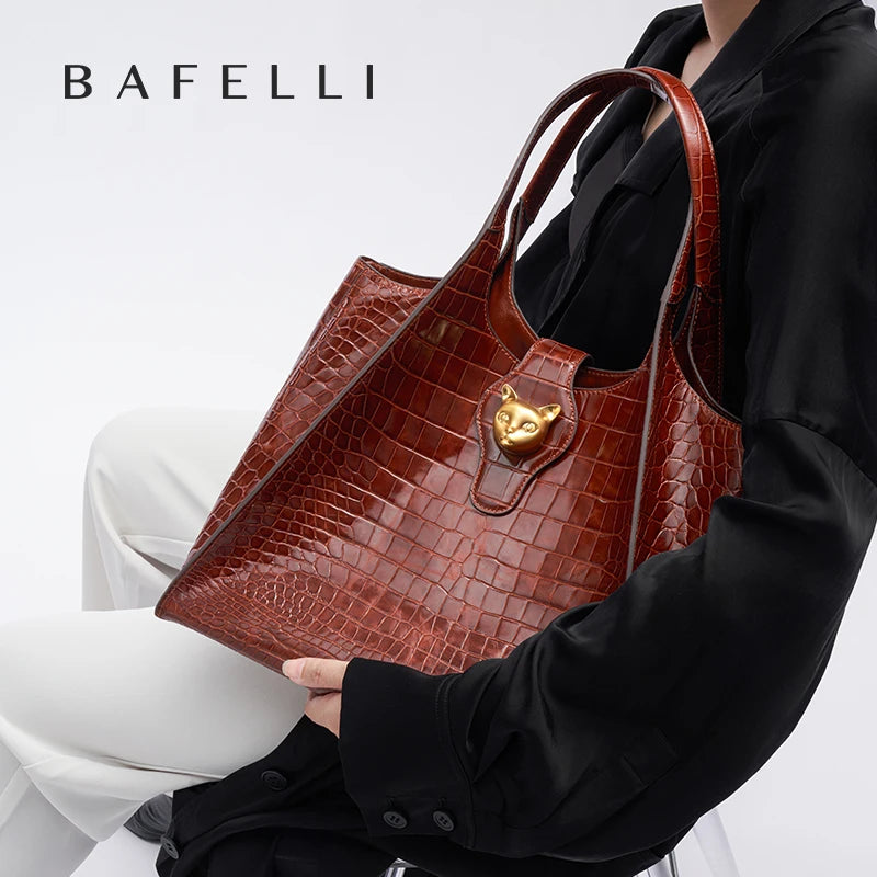 New 2026 Light Luxury Crocodile Pattern Genuine Leather Women's Messenger Bag Commuter Versatile Large Capacity Handbag