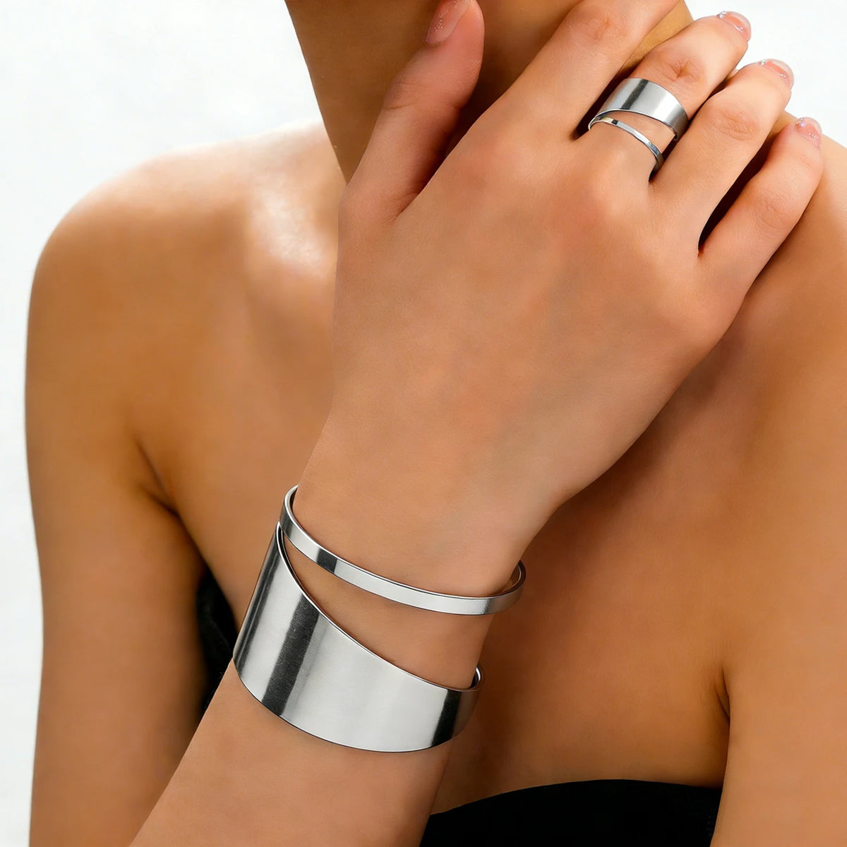 Simple and Stylish Hollow-Out Irregular-Shaped Bracelet and Ring Set, Trendy and Unique Design with a Sense of Style