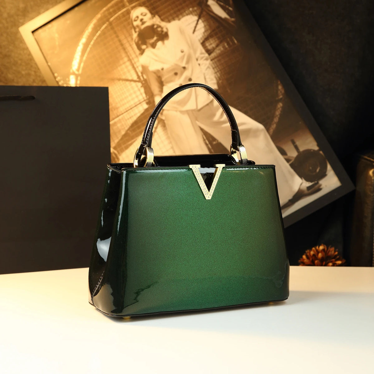 2026 Luxury Fashion Leather Women's Bag Diamonds V Letter Small Shoulder Crossbody Bag Girls Handbags Messenger Shell Bags