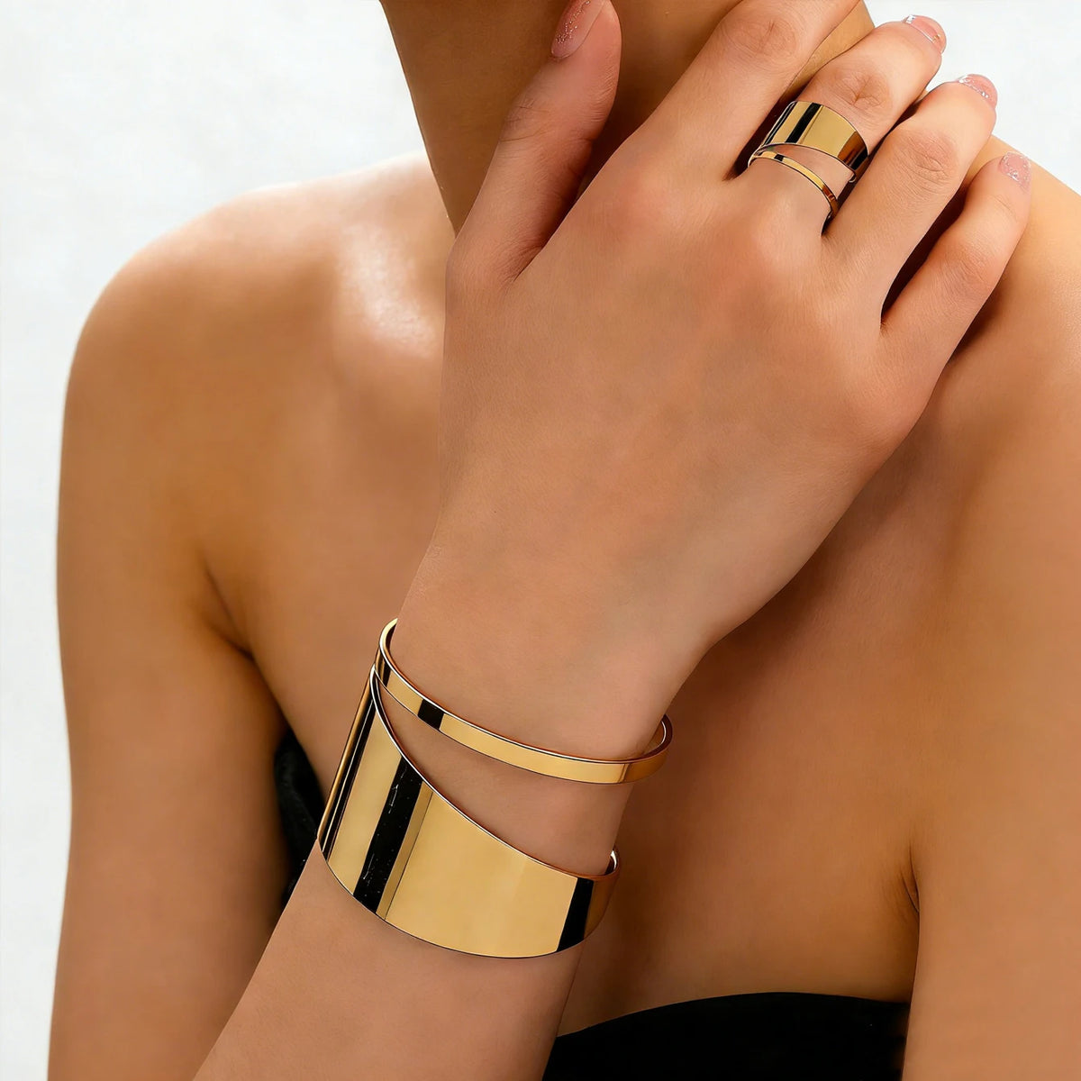 Simple and Stylish Hollow-Out Irregular-Shaped Bracelet and Ring Set, Trendy and Unique Design with a Sense of Style