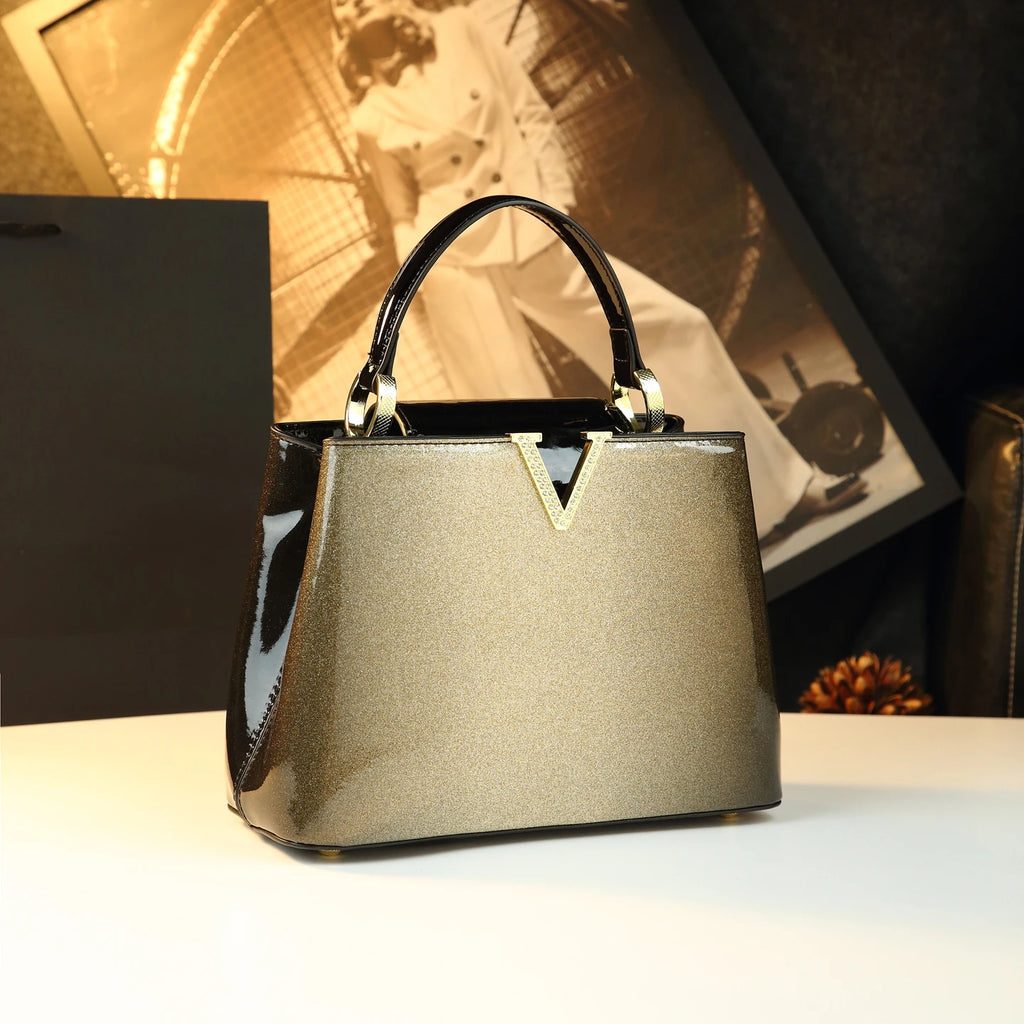 2026 Luxury Fashion Leather Women's Bag Diamonds V Letter Small Shoulder Crossbody Bag Girls Handbags Messenger Shell Bags
