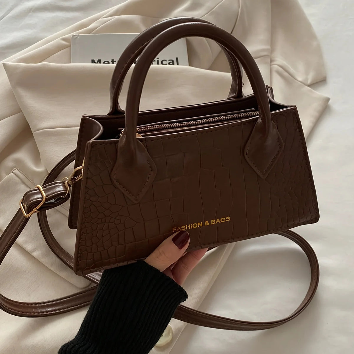 Burgundy Red Elegant Small Bag, Adjustable Shoulder Strap and Zipper Closure, Suitable for Travel and Daily Use