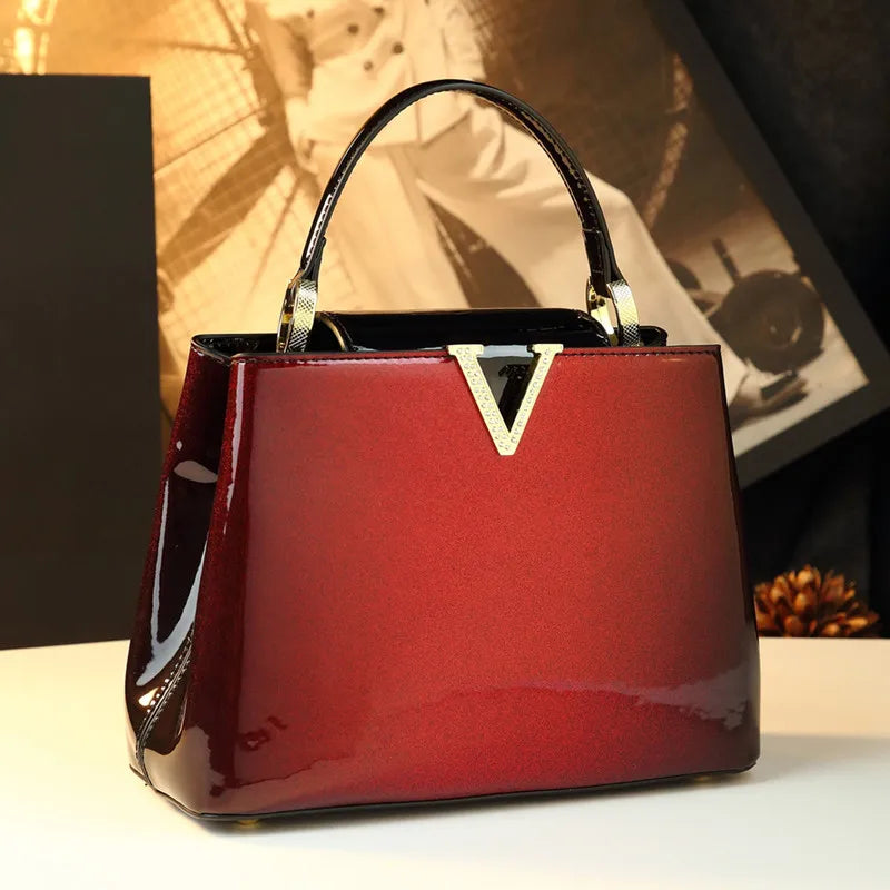 2026 Luxury Fashion Leather Women's Bag Diamonds V Letter Small Shoulder Crossbody Bag Girls Handbags Messenger Shell Bags