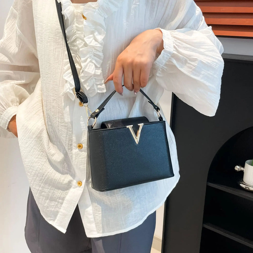 Luxury Women's Tote Bag, Chic V Shaped Stylish Pu Leather Bucket Bag, Top Cover Handbag Women Shoulder Crossbody Bag for Woman